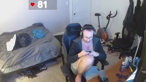 Snapshot of david_novabear chatting on December 7, 5:37 am David online show from December 7, 5:37 am