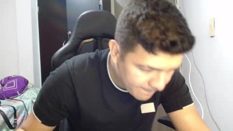 Snapshot of david_smit_ chatting on March 2, 2:21 pm david smit online show from March 2, 2:21 pm