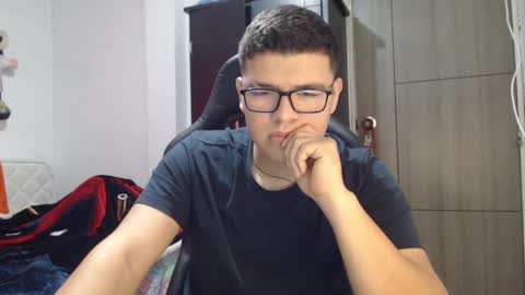 Snapshot of david_smit_ chatting on March 7, 2:34 pm david smit online show from March 7, 2:34 pm