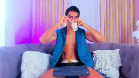 Snapshot of davidaponte017 chatting on January 2, 3:40 pm davidaponte online show from January 2, 3:40 pm