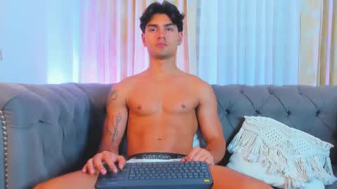 Snapshot of davidaponte017 chatting on February 5, 11:28 pm davidaponte online show from February 5, 11:28 pm