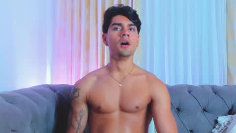 Snapshot of davidaponte017 chatting on February 6, 10:43 pm davidaponte online show from February 6, 10:43 pm