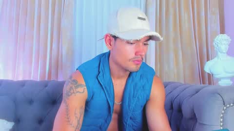 Snapshot of davidaponte017 chatting on February 18, 6:15 pm davidaponte online show from February 18, 6:15 pm