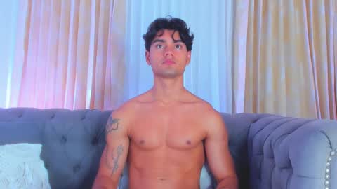 Snapshot of davidaponte017 chatting on February 23, 2:35 pm davidaponte online show from February 23, 2:35 pm