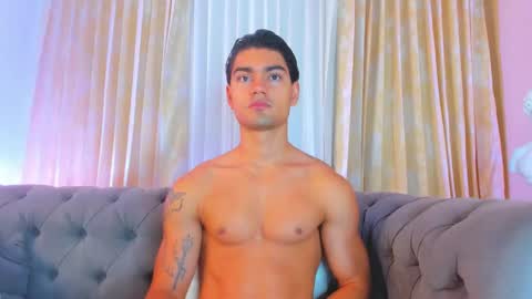 Snapshot of davidaponte017 chatting on March 4, 12:01 pm davidaponte online show from March 4, 12:01 pm