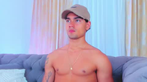 Snapshot of davidaponte017 chatting on March 5, 7:49 pm davidaponte online show from March 5, 7:49 pm