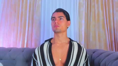 Snapshot of davidaponte017 chatting on March 7, 3:28 pm davidaponte online show from March 7, 3:28 pm