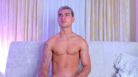 Snapshot of davidaponte017 chatting on October 20, 11:54 am davidaponte online show from October 20, 11:54 am