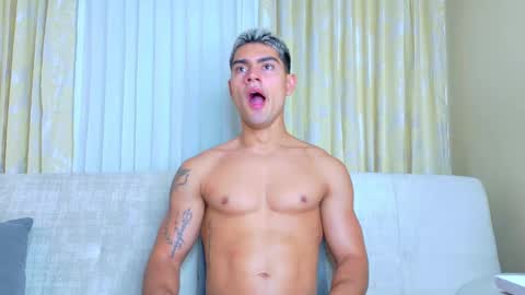 Snapshot of davidaponte017 chatting on November 19, 10:10 pm davidaponte online show from November 19, 10:10 pm