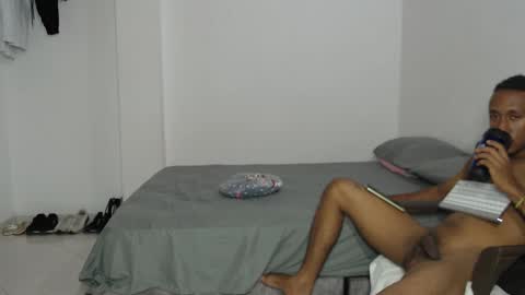 Snapshot of davidberrocal chatting on October 13, 12:21 am DavidSexxx777 online show from October 13, 12:21 am