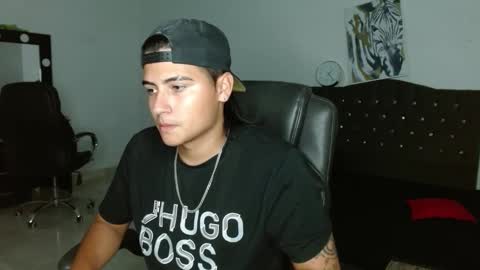 Snapshot of davidbless chatting on December 14, 1:33 am David Bless online show from December 14, 1:33 am