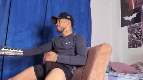 Snapshot of davide_daniels chatting on December 15, 9:35 am Davide online show from December 15, 9:35 am