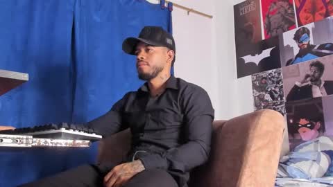 Snapshot of davide_daniels chatting on December 15, 10:58 pm Davide online show from December 15, 10:58 pm