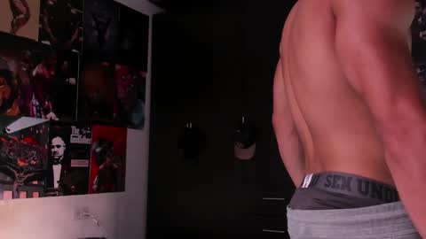 Snapshot of davide_daniels chatting on December 16, 8:58 pm Davide online show from December 16, 8:58 pm