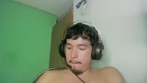 Snapshot of davidlasecuela chatting on February 7, 7:01 am DavidSkinny online show from February 7, 7:01 am