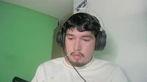 Snapshot of davidlasecuela chatting on February 21, 3:29 am DavidSkinny online show from February 21, 3:29 am