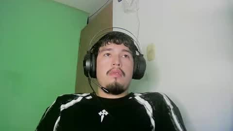 Snapshot of davidlasecuela chatting on February 22, 3:07 am DavidSkinny online show from February 22, 3:07 am