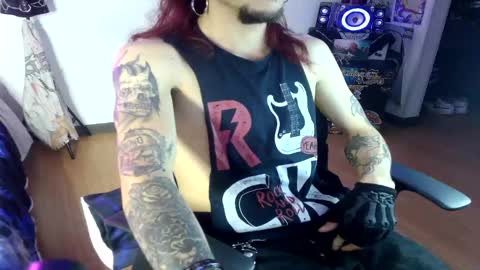 Snapshot of davidroses420 chatting on December 3, 1:08 am online show from December 3, 1:08 am