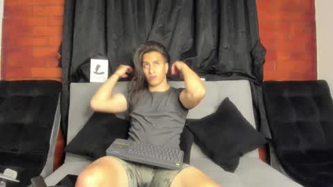 Snapshot of davidx_x21 chatting on January 8, 4:44 am davidx_x21 online show from January 8, 4:44 am