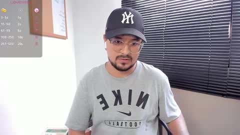 Snapshot of daviidevans chatting on December 2, 5:26 pm David Evans online show from December 2, 5:26 pm