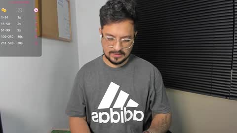 Snapshot of daviidevans chatting on December 18, 12:21 am David Evans online show from December 18, 12:21 am