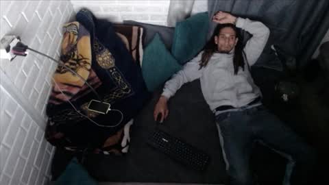 Snapshot of davils12 chatting on December 17, 4:07 am DAVILS online show from December 17, 4:07 am