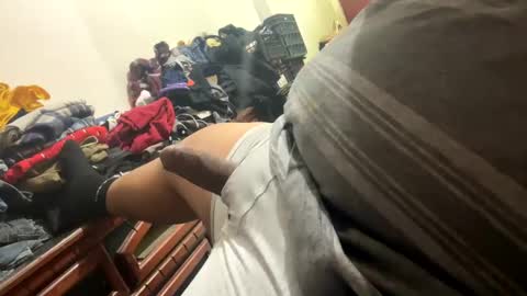 Snapshot of davzsoher chatting on February 12, 10:59 pm davzsoher online show from February 12, 10:59 pm