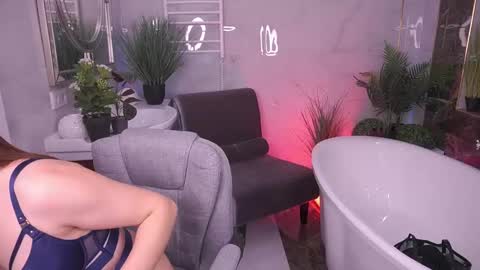 DawnGwin      Sasha online show from April 17, 12:19 pm