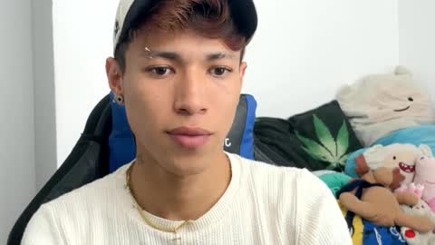 Snapshot of daxonreyy_ chatting on February 26, 4:39 pm Daxon online show from February 26, 4:39 pm