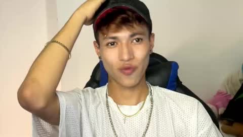 Snapshot of daxonreyy_ chatting on February 28, 9:10 am Daxon online show from February 28, 9:10 am