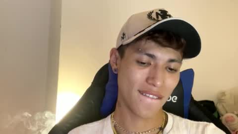 Snapshot of daxonreyy_ chatting on March 6, 6:10 am Daxon online show from March 6, 6:10 am