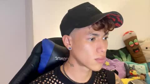 Snapshot of daxonreyy_ chatting on March 11, 7:03 am Daxon online show from March 11, 7:03 am
