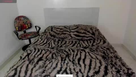 I am Dayanna  tecca online show from November 25, 10:10 pm