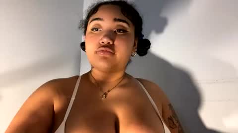 Snapshot of dayqueen1 chatting on June 15, 6:43 pm dayqueen1 online show from June 15, 6:43 pm