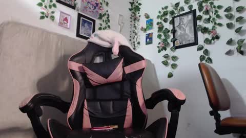 dazzayy online show from December 4, 12:52 am