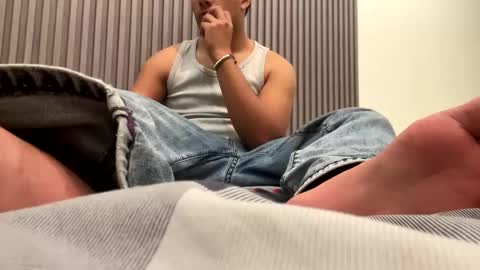 dboyyyyyyyyyy online show from April 5, 8:11 am