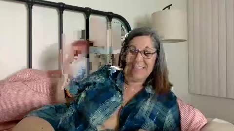 DDMolly online show from April 18, 3:32 am
