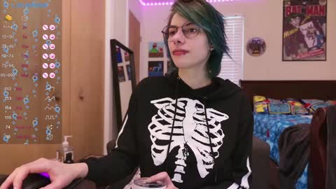 Snapshot of deadratsoup chatting on January 8, 4:22 pm Rat online show from January 8, 4:22 pm