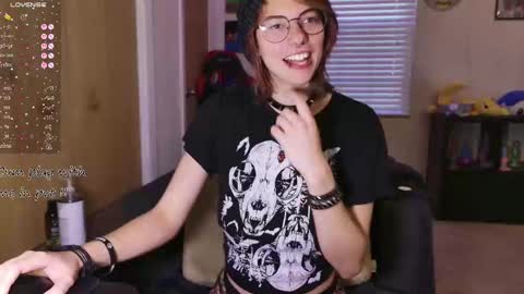 Snapshot of deadratsoup chatting on October 7, 2:47 pm Rat online show from October 7, 2:47 pm