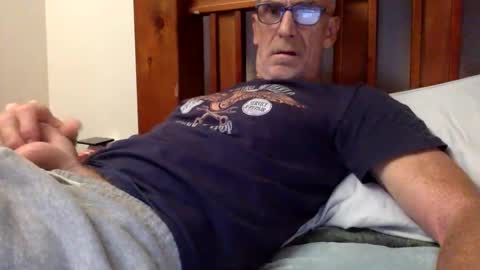 Snapshot of deanofflove2210 chatting on December 21, 10:28 am deanofflove2210 online show from December 21, 10:28 am