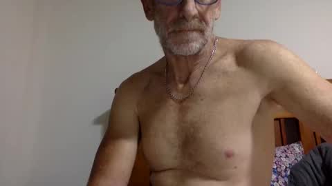 Snapshot of deanofflove2210 chatting on February 11, 4:11 am deanofflove2210 online show from February 11, 4:11 am