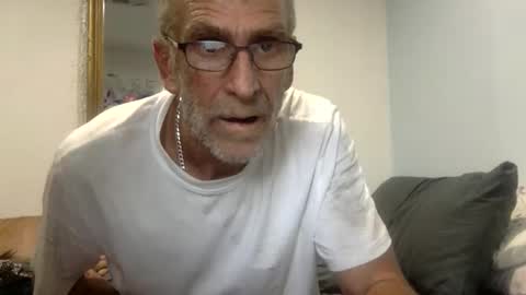 deanofflove221000 online show from February 9, 8:07 am