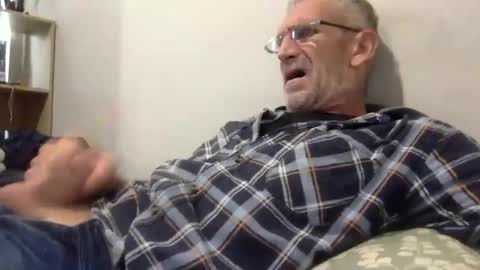 deanofflove221000 online show from April 1, 1:28 am