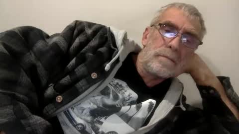 deanofflove221000 online show from April 23, 4:42 pm