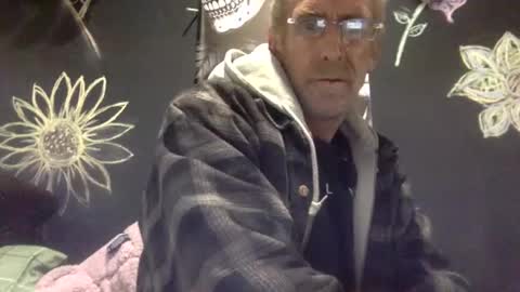 deanofflove221000 online show from May 5, 1:57 am