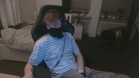 Snapshot of deanparkerx chatting on October 31, 12:11 am Dean online show from October 31, 12:11 am