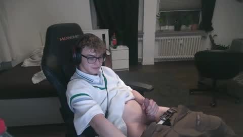 Snapshot of deanparkerx chatting on November 23, 3:28 am Dean online show from November 23, 3:28 am