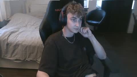 Snapshot of deanparkerx chatting on April 29, 6:47 pm Dean online show from April 29, 6:47 pm