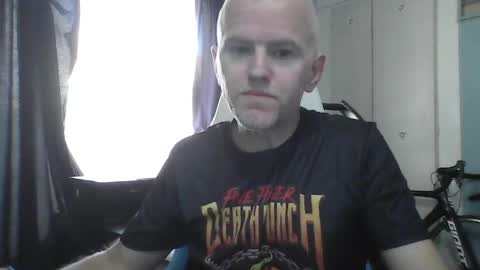deanthejellybean online show from May 6, 9:14 am