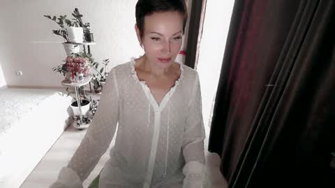 Mia online show from October 17, 10:07 am